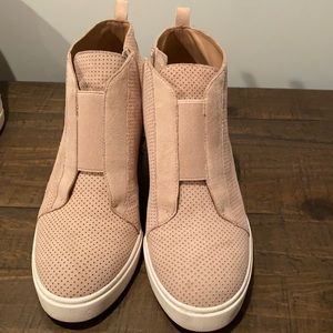 Women’s wedge sneakers